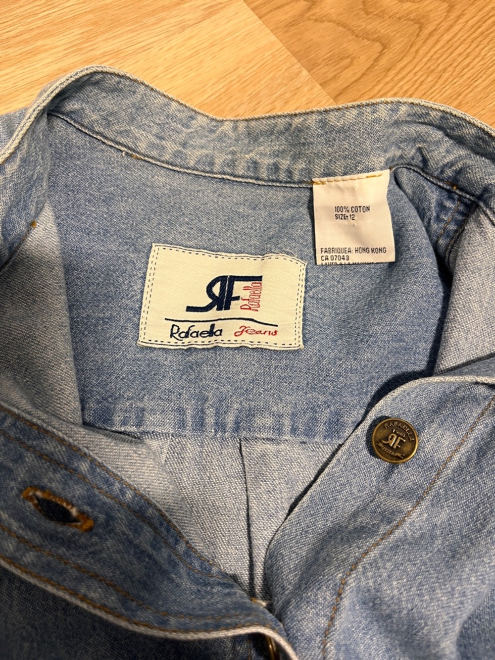 🔥CLEAROUT🔥3/$25🔥2pc women’s | Denim shirt + Crossbody Bag | Size 12 - Picture 8 of 16